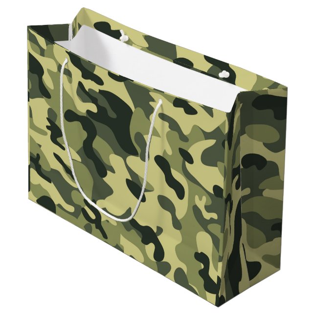 Grüne Camouflage Große Geschenktüte (Vorderseite Schrägansicht)