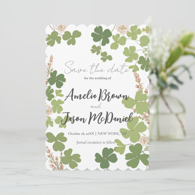 Grüne Clover Spring Wildblumen Hochzeit Rettete di Save The Date (Stehend Vorderseite)