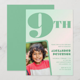 Grüne Einladungen zum 9. Geburtstag Farbfoto