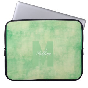 Grüne erdige Pastelltöne monogrammierte Eleganz Laptopschutzhülle