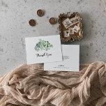 Grüne Eukalyptus Moderne kalligraphische Flachhoch Dankeskarte<br><div class="desc">Diese grüne Eukalyptus moderne kalligraphische flache Hochzeit danke Ihnen Karte ist perfekt für eine rustikale Hochzeit. Das Design verfügt über handgemalte, kunstvolle eukalyptus-grüne Blätter, die zu feinen Bouquets zusammengesetzt sind, um Ihre Veranstaltung zu verzieren. Personalisieren Sie die Innenseite der Karte mit Ihren Namen, und eine Dankeschön-Nachricht. Oder, verlass den Dankeschön-Abschnitt...</div>