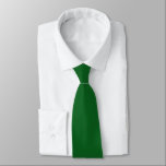 Grüne Farbe des Waldkieferns Krawatte<br><div class="desc">Neck Tie Business Anzug und lässige lustige Mode Statement Kleidungsstück Zubehör gedruckt mit Forest Pine Green Solid Color Grafik Design Illustration und ausgewählten Produkten Sammlung von TheFabricSeal Print on Demand Shop unter Zazzle.com #ZazzleMade https://www.zazzle.com/store/thefabricseal TheFabricSeal ©️ Original. Waldgrün ist eine wunderschöne, reiche, dunkle Farbe und erdigen Schatten von Grün, die...</div>