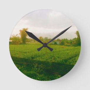 Grüne Felder in Pai - Nordthailand Runde Wanduhr