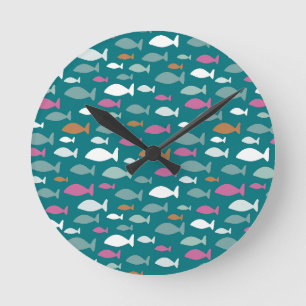 Grüne Fischschwärme Runde Wanduhr