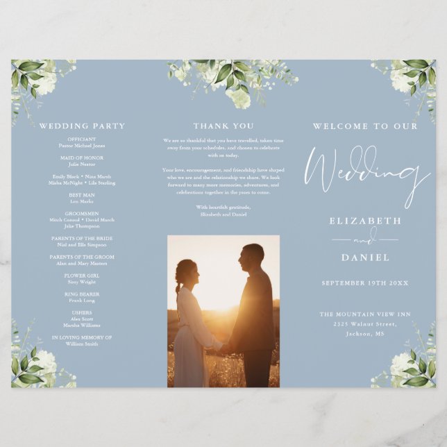 Grüne Florale Staubblaue Trifold-Hochzeitsprogramm Flyer (Vorne)