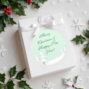 Grüne frohe Weihnachten und schneebedeckte Pinien Runder Aufkleber