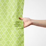 Grüne Gitter, Quatrefolie, marokkanische Trellis Schal<br><div class="desc">Elegantes,  stilvolles und raffiniertes marokkanisches Trellis-Muster in grüner Farbe. Modernes und trendiges Geschenk,  perfekt für den Liebhaber von Latticework in Ihrem Leben.</div>