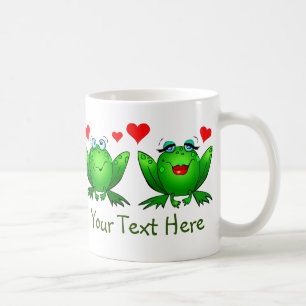 Grüne glückliche Cartoon-Frösche retten den Sumpf Tasse