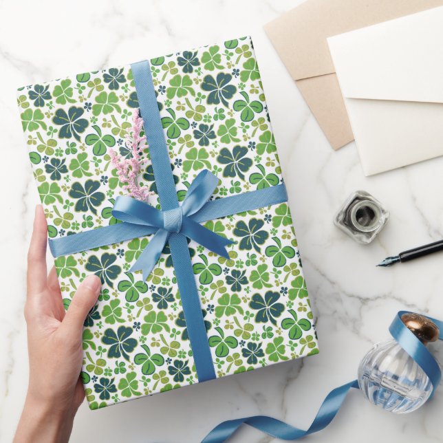 Grüne Glückskleeblätter St. Patrick`s Tag Geschenkpapier (Schenken)