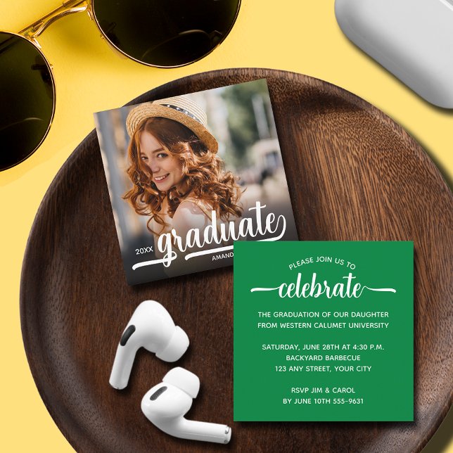 Grüne Graduierungspartei des modernen Fotos Begleitkarte (Modern photo green graduation party enclosure cards, hand out or put in with announcements)