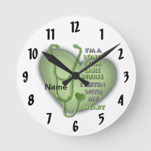 Grüne-Herz-Pflegekraft für Langzeitpflege Runde Wanduhr