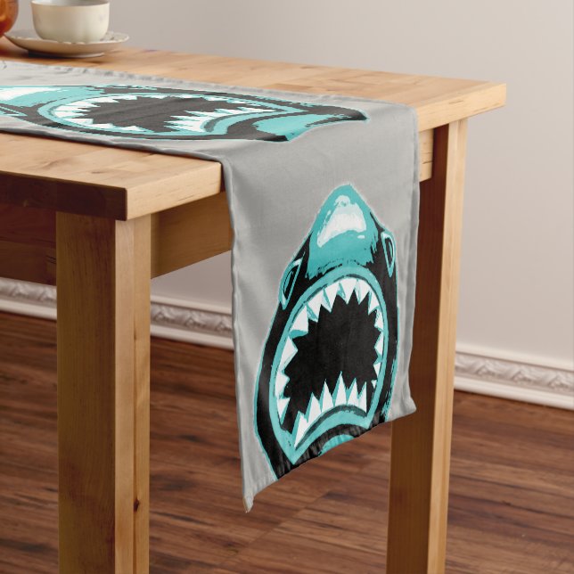 Grüne Illustration über Haifischwasser Kurzer Tischläufer (Beispiel)