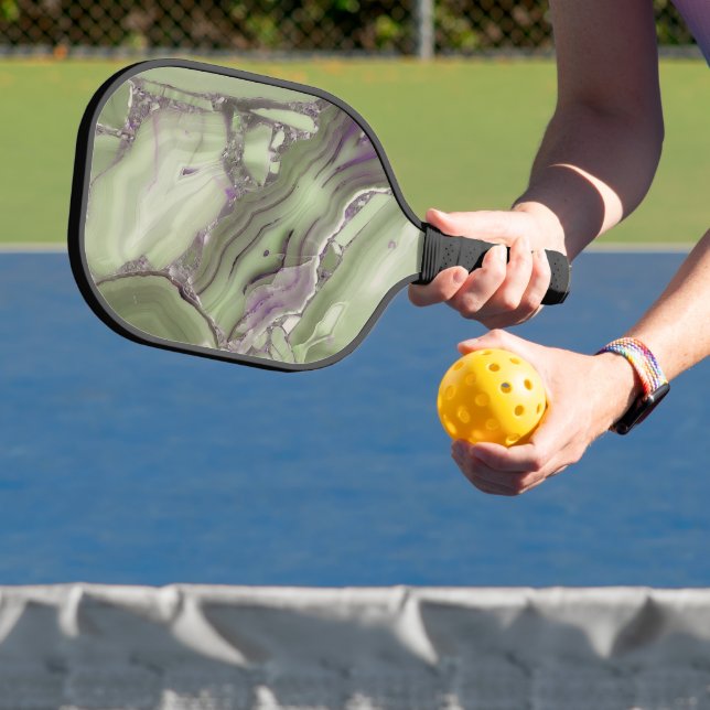 Grüne Imitate knacken Pickleball Schläger (InSitu)