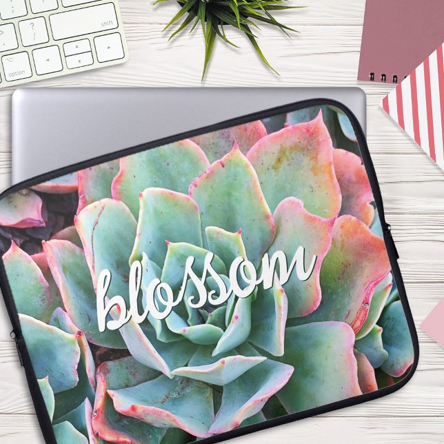 Grüne Kaktus Sukkulente Fotografie Blossom-Script Laptopschutzhülle (Von Creator hochgeladen)