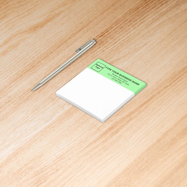 Grüne Kopfzeile des Unternehmensportzentrums Post-it Klebezettel (Build brand name awareness. Your business brand on light green heading of square post it note.)