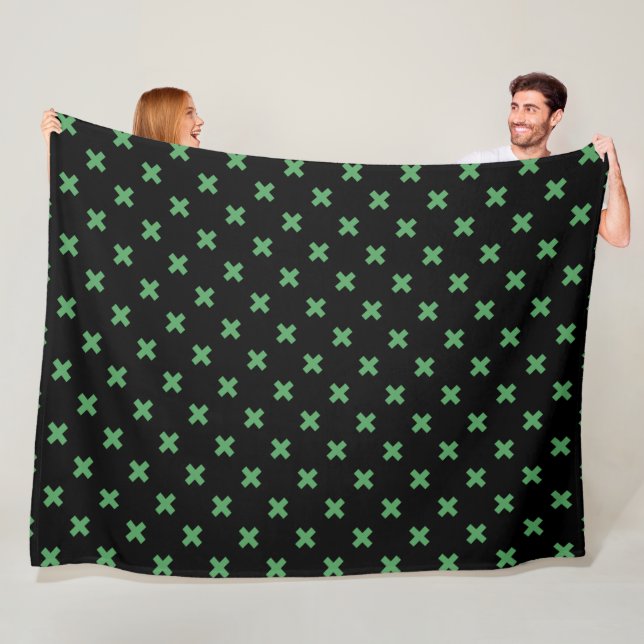Grüne Kreuzstiche auf schwarz Fleecedecke (Beispiel)