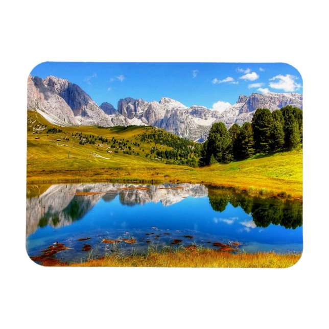 Grüne Landschaft mit Teich und schneebedeckten Ber Magnet (Horizontal)