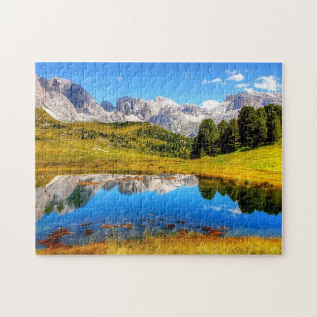 Grüne Landschaft mit Teich und schneebedeckten Ber Puzzle (Horizontal)