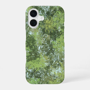 Grüne Laubbäume mit blauem Himmel, der durch die K iPhone 16 Hülle
