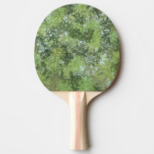 Grüne Laubbäume mit blauem Himmel, der durch die K Tischtennis Schläger