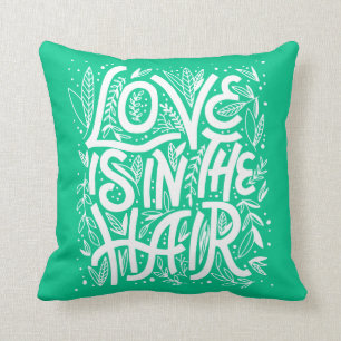 Grüne Liebe ist im Haar Kissen
