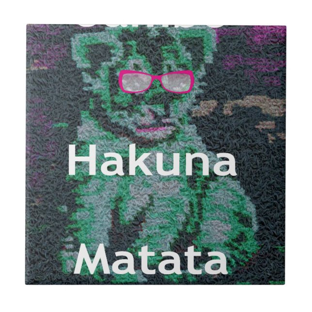 Grüne Löwe mit rosa Brille "Hakuna Matata" Kunst Fliese (Vorderseite)