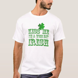 Grüne lustige küssen mich, den ich ein kleines T-Shirt