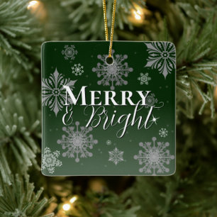 Grüne Merry und helle Schneeflocken Weihnachten Keramikornament