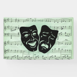 Grüne Musik und griechische Masken im Theater Banner