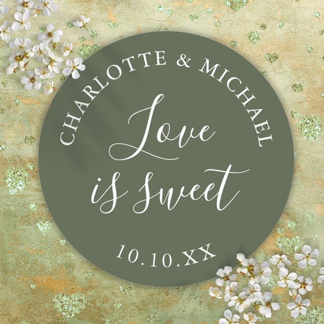Grüne Oliven-Liebe ist süße Gastgeschenk Hochzeit Runder Aufkleber (Olive Green Love Is Sweet Wedding Favor Classic Round Sticker)