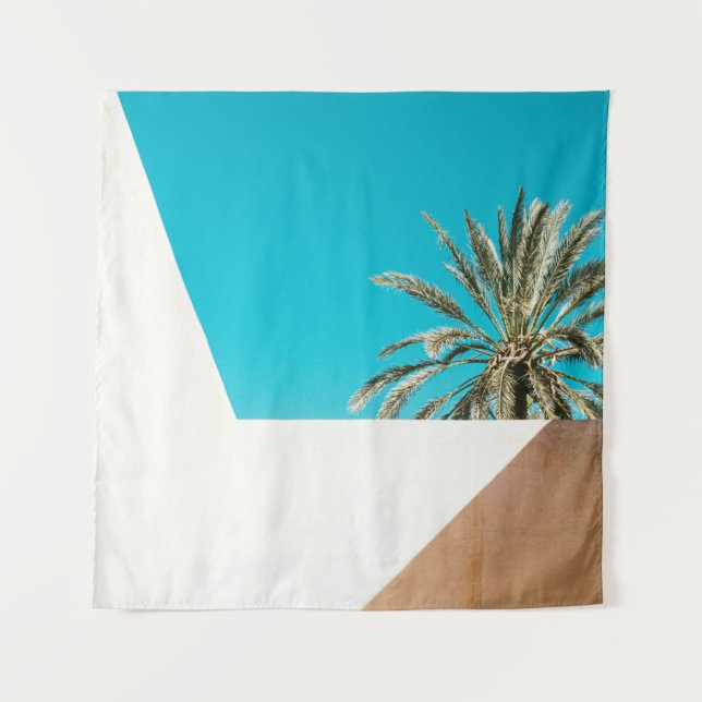 Grüne Palme unter blauem Himmel am Morgen Wandteppich (Vorderseite)