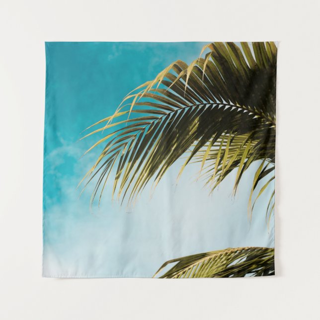 Grüne Palme unter blauem Himmel Wandteppich (Vorderseite)