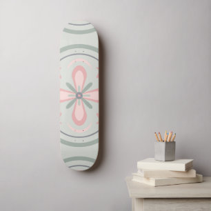 Grüne Pastell-Blumentapete Skateboard