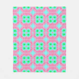Grüne Pastellabdeckung, tribaler Ikat-Druck. Moder Fleecedecke