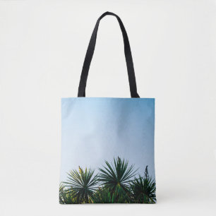 Grüne Pflanze unter freiem Himmel