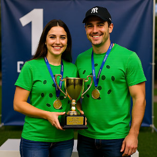 Grüne Pickleball-Löcher auf Grün T-Shirt