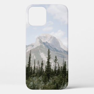 GRÜNE PINENBÄUME IN DER NÄHE DES BERGS UNTER WE Case-Mate iPhone HÜLLE