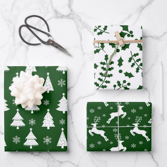 Grüne Rentiere, Weihnachtsbaum und Holly-Muster Geschenkpapier Set (Vorderseite)