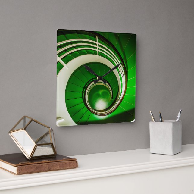 Grüne Rundtreppe Quadratische Wanduhr (Büro)