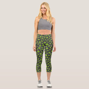 Grüne Schädel und Sonnenblumen, Design 7 Capri Leggings