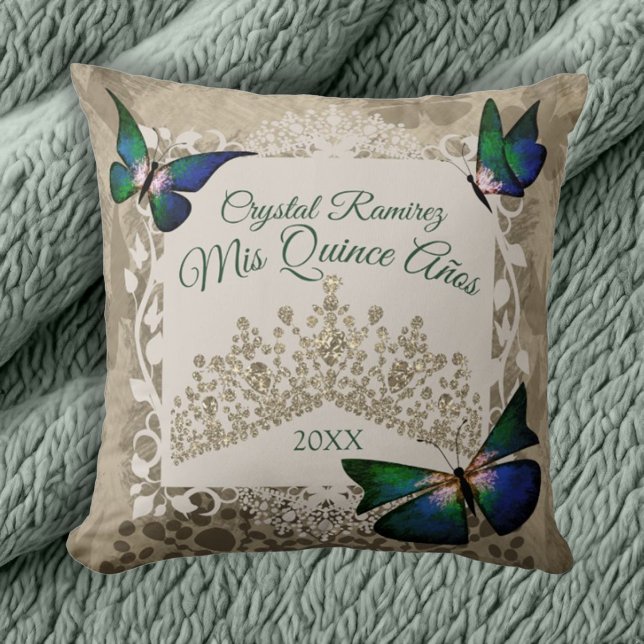 Grüne Schmetterlinge, Gold Tiara Quinceanera Pillo Kissen (Vintage beige, green, gold quinceanera throw pillow, gold tiara crown and butterflies)