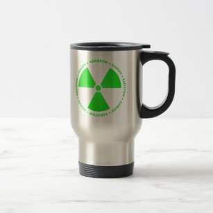 Grüne Strahlungs-Symbol-Tasse mit Text Reisebecher