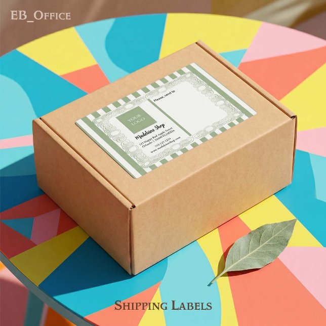 Grüne Streifen und kurvenförmige Rahmen und Logos (Chic Sage Green & White Stripes & Logo.
Size: 3.75” L x 2” W - Eight labels per sheet
)