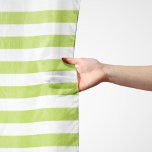 Grüne Streifen, weiße Streifen, gestreiftes Muster Schal<br><div class="desc">Elegante,  stilvolle und raffinierte Streifen in Grün und Weiß. Modernes und trendiges Geschenk,  perfekt für die Streifen Liebhaber in Ihrem Leben.</div>