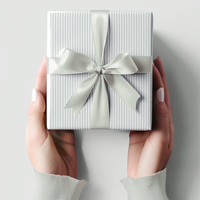 Grüne Streifendusche mit Soft-Sage Geschenkpapier (Elegant Sage Green & White Pinstriped Baby Shower Wrapping Paper. Simple Sage & White Thin Stripes)
