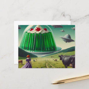 Grüne süße Leckerei Ufos mit Sahne und Kirsche Postkarte