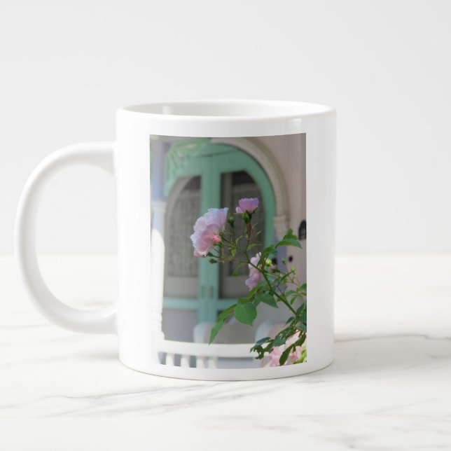 Grüne Tür und Rose - Martha's Vineyard Jumbo-Tasse (Links)