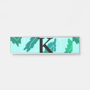 Grüne Türkis-Blatt-Blumenmuster fügen Monogramm hi Türschild