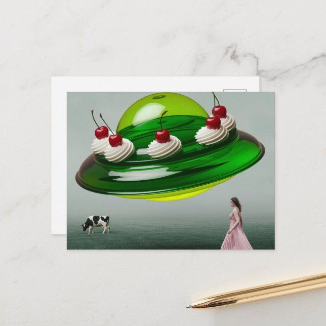 Grüne UFO Surreal Sweet Leckerei über einer Milchw Postkarte (Vorderseite/Rückseite Beispiel)