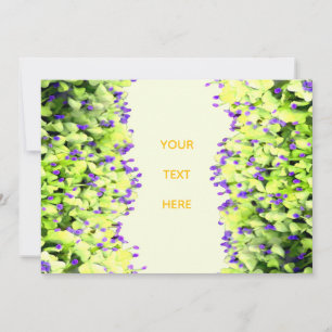 grüne und violette Blüten Einladung